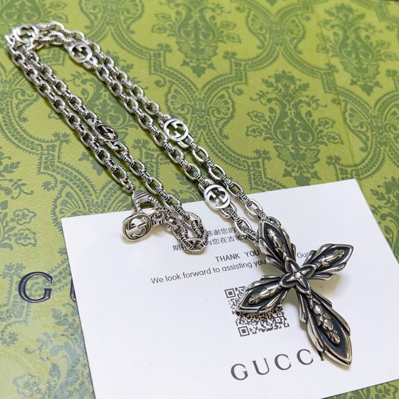 G*u*i necklaces
